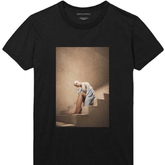 Hot Topic Ariana Grande Black Graphic Tee - Picture 1 of 1
